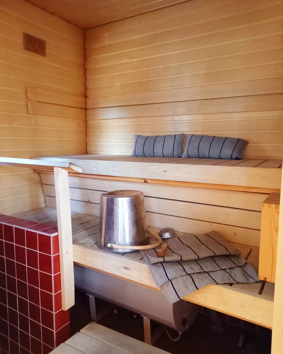 Sisäsauna, puulämmitteinen